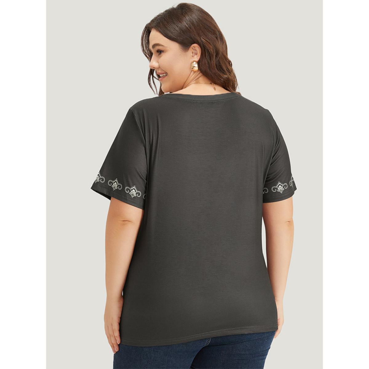 Plus Size Bandana Print V Neck Short Sleeve T-shirt Gray Women Casual Printed Bohemian Print V-neck Dailywear T-shirts BloomChic 30/6X Product Image