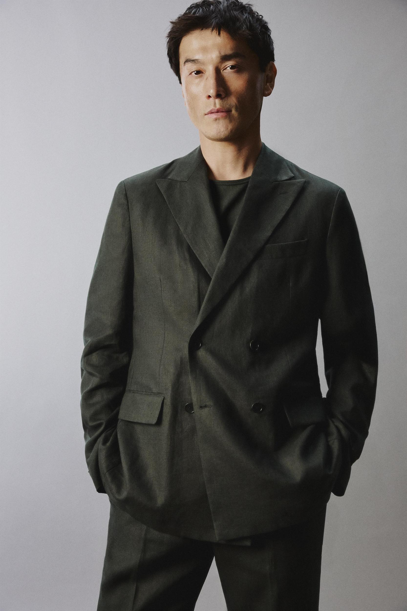 100% LINEN DOUBLE-BREASTED SUIT BLAZER Product Image