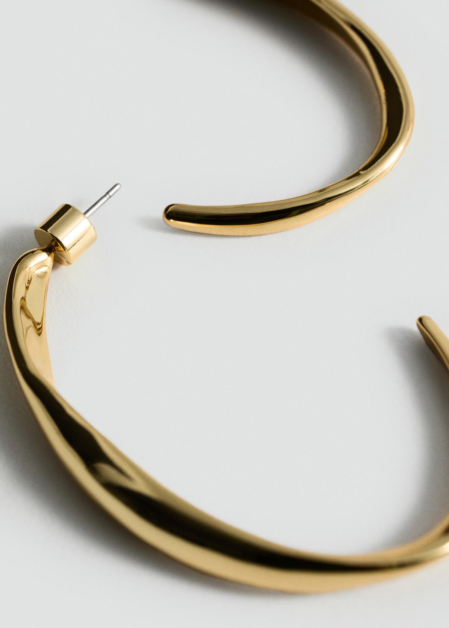 Twisted hoop earrings - Women | MANGO USA Product Image