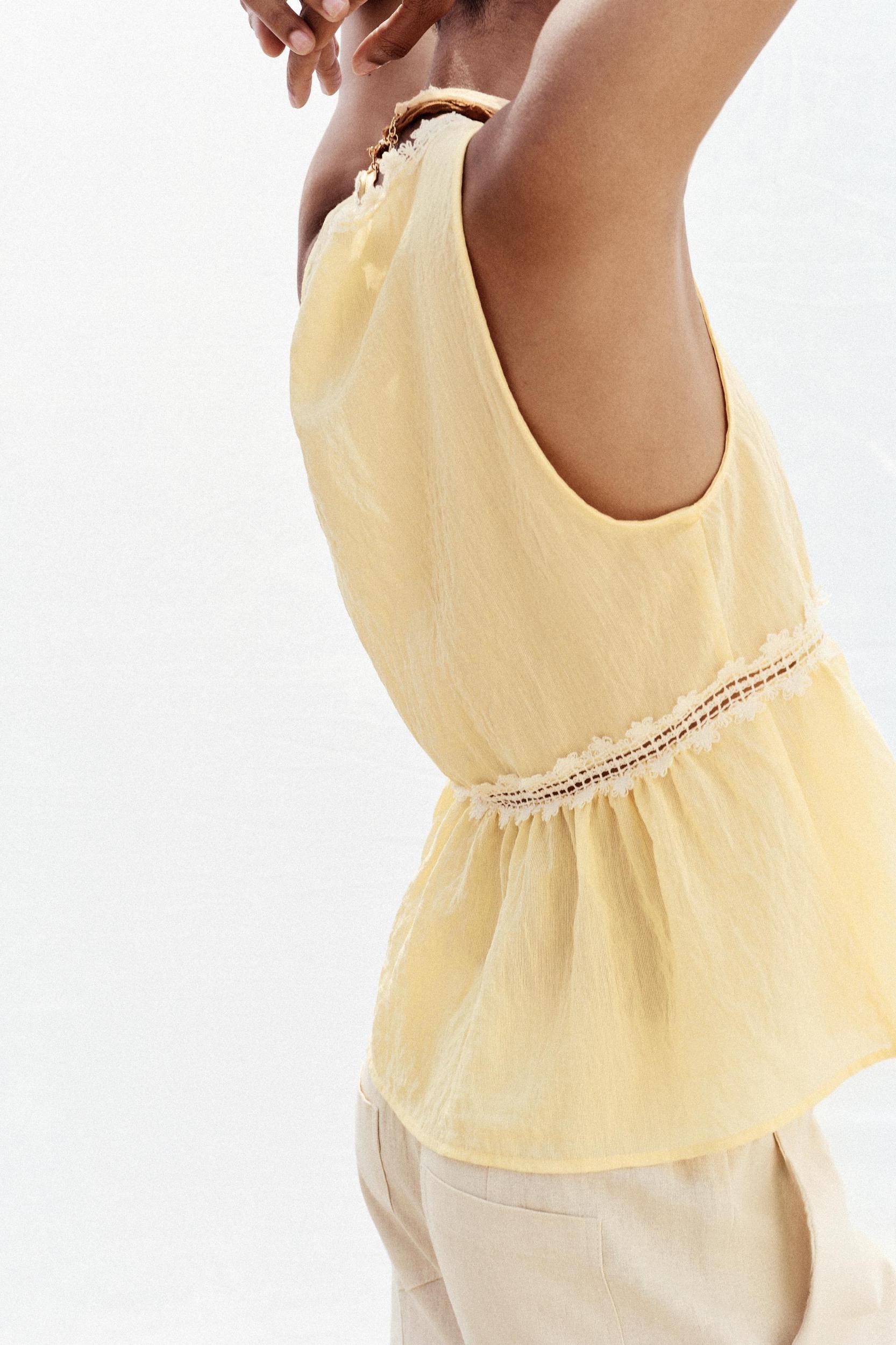 LACE TOP Product Image