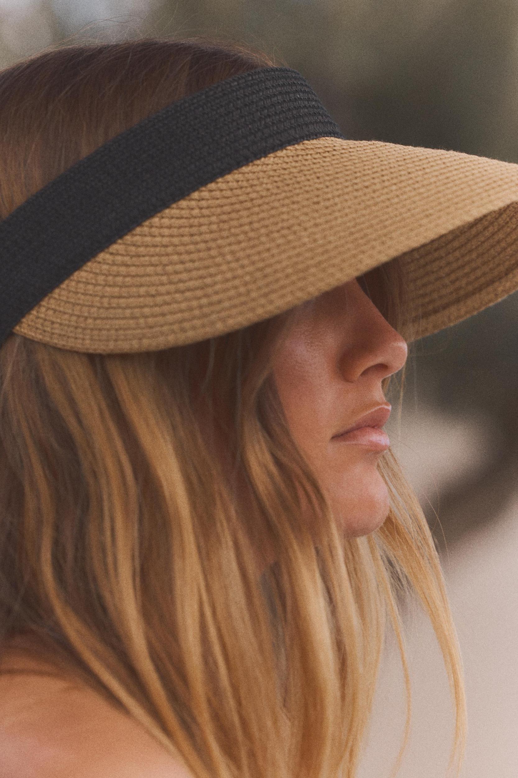 CONTRASTING WOVEN VISOR Product Image