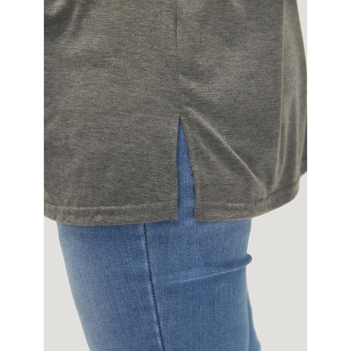 Plus Size Colorblock Contrast Patched Pocket Batwing Sleeve T-shirt Gray Women Casual Contrast Colorblock Round Neck Dailywear T-shirts BloomChic 30/6X Product Image