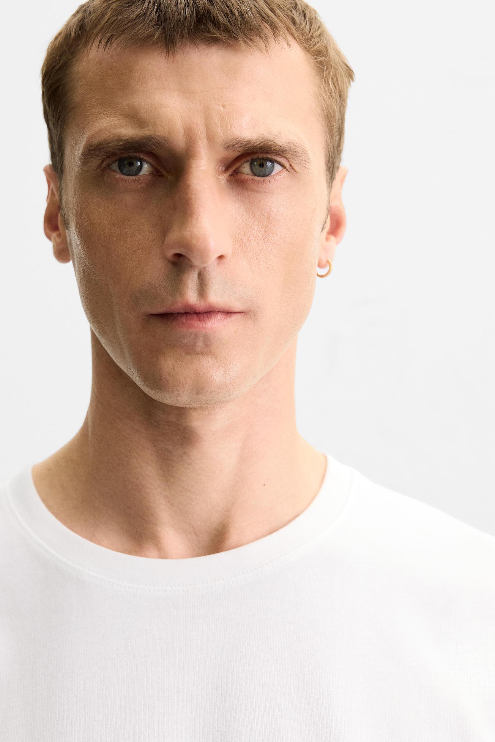 BASIC MEDIUM WEIGHT T-SHIRT Product Image