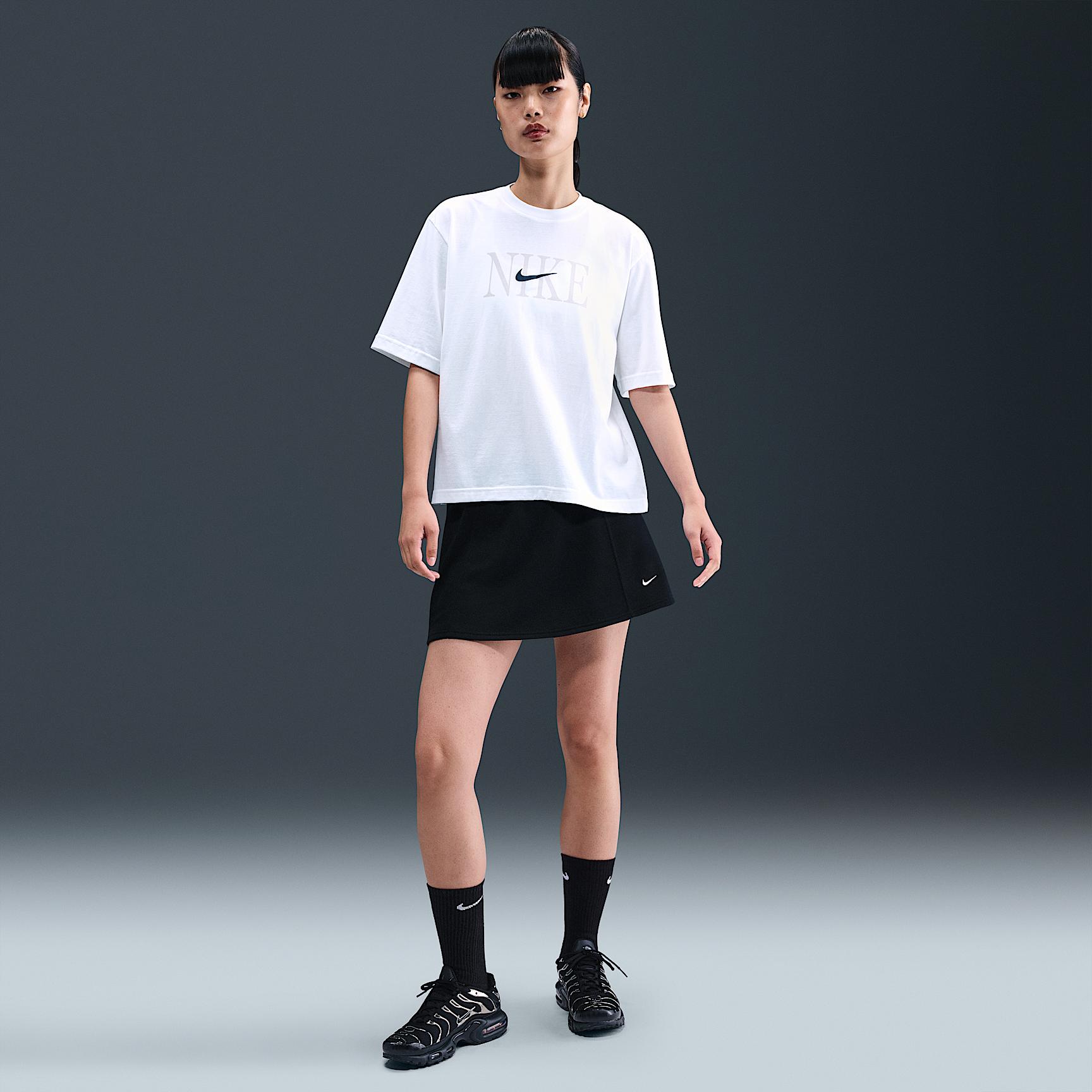 Nike Sportswear Essential Women's Boxy Graphic T-Shirt Product Image