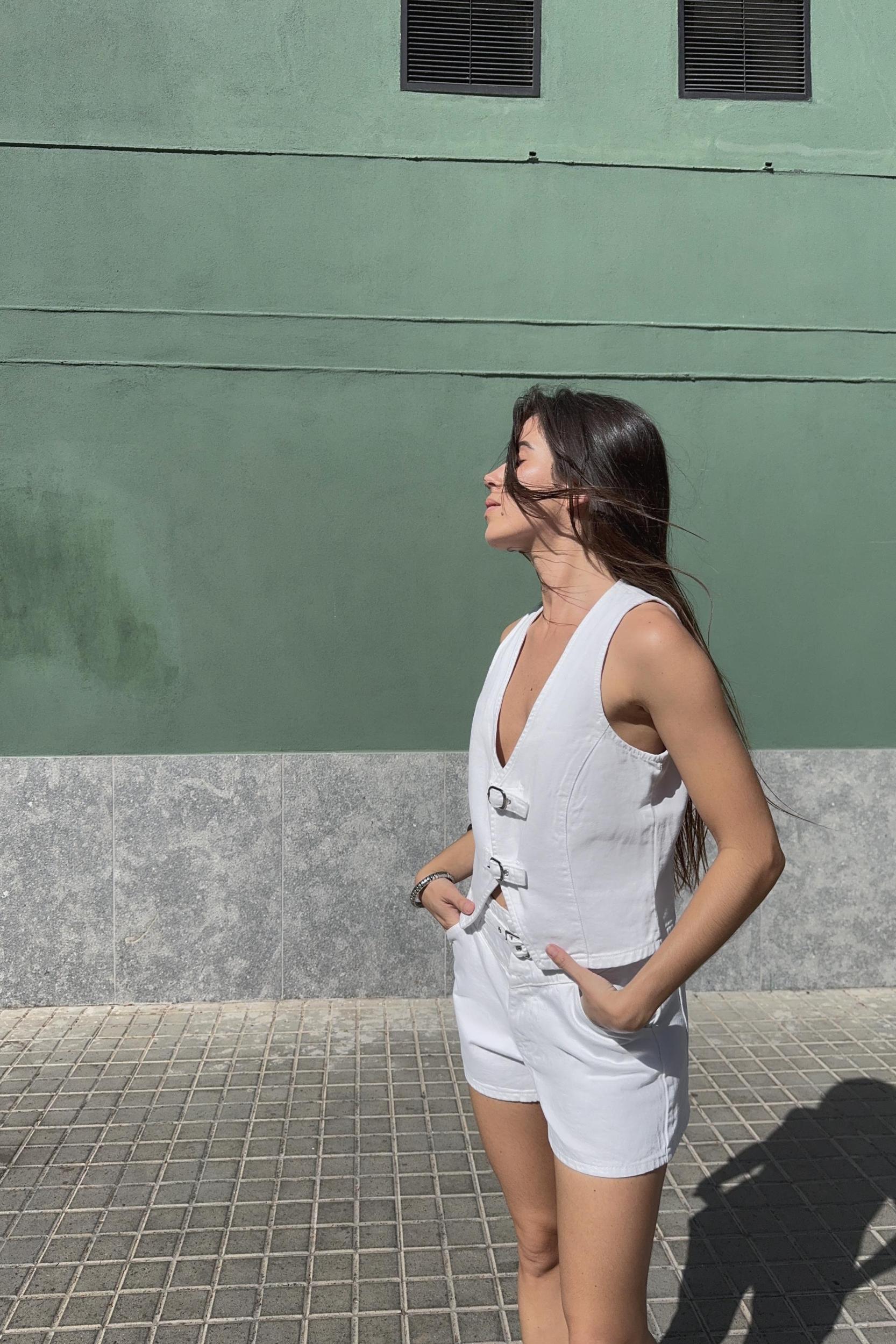 Z1975 MID-RISE SHORTS WITH FRONT LOOP Product Image