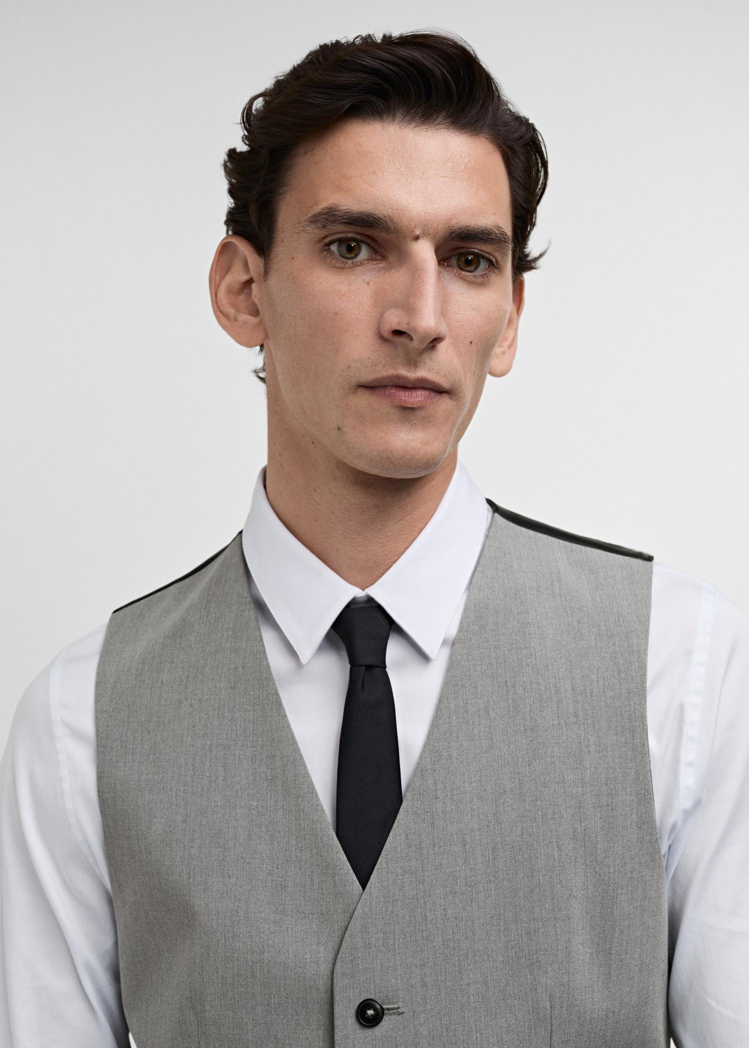 Paris super slim-fit suit vest - Men | MANGO USA Product Image