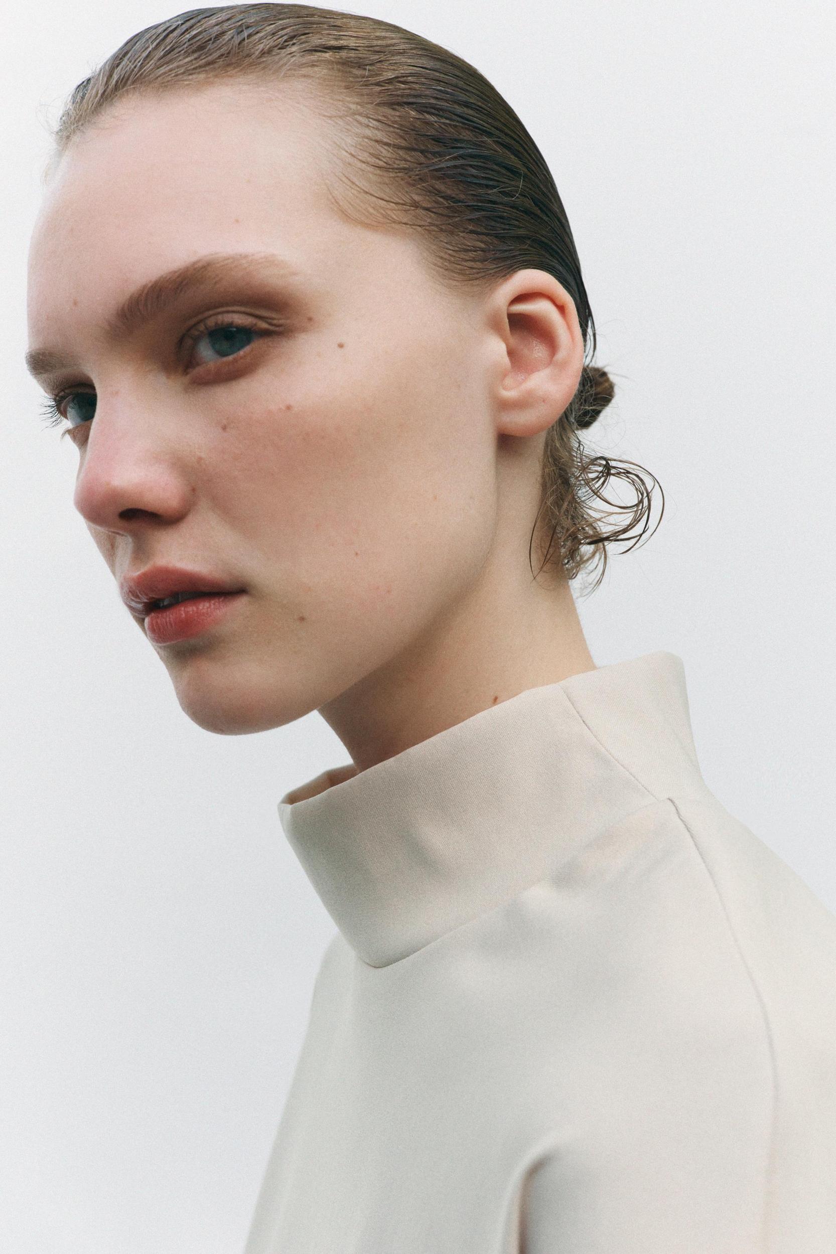 ZIPPERED VOLUMINOUS TOP Product Image