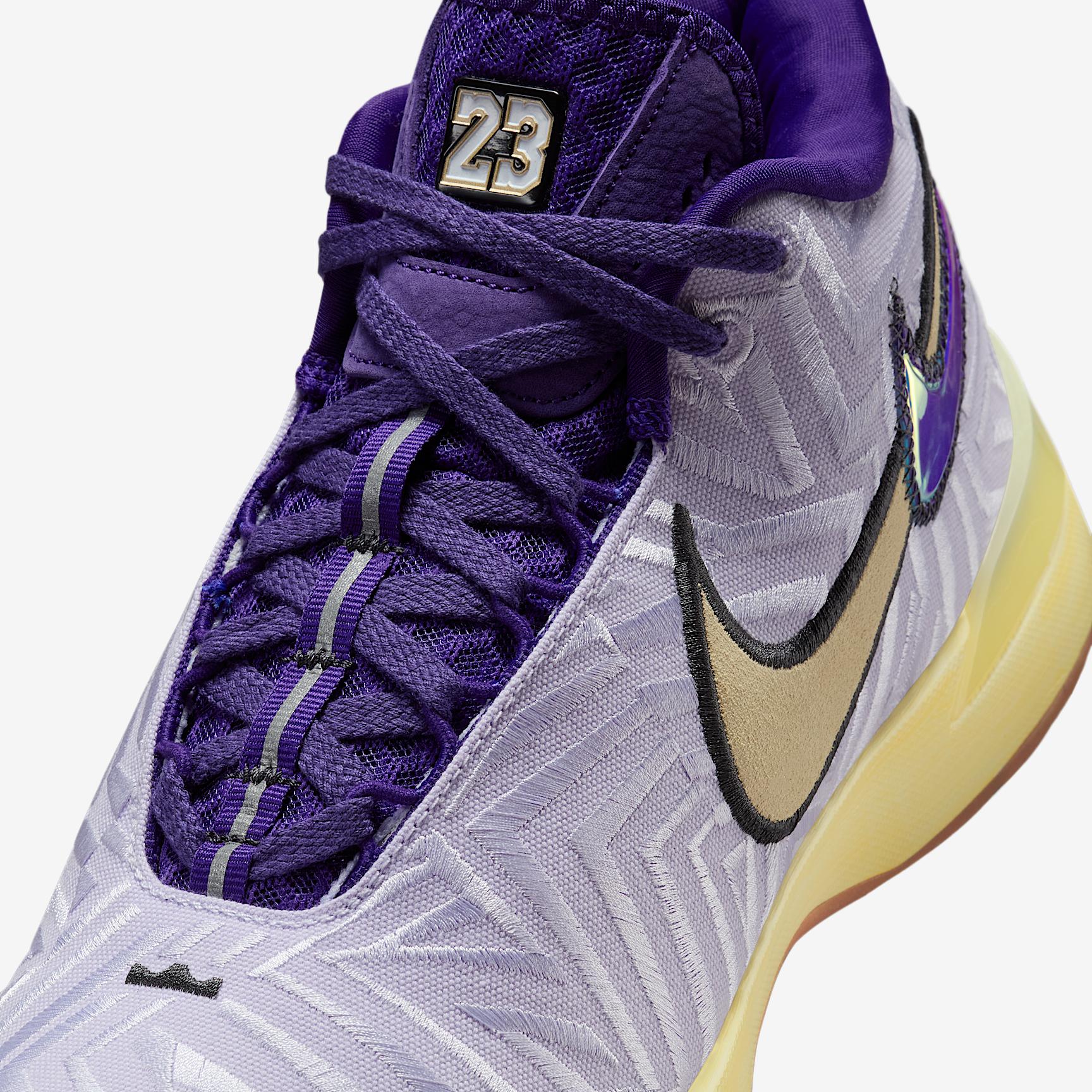 Nike Men's LeBron NXXT Genisus Basketball Shoes Product Image