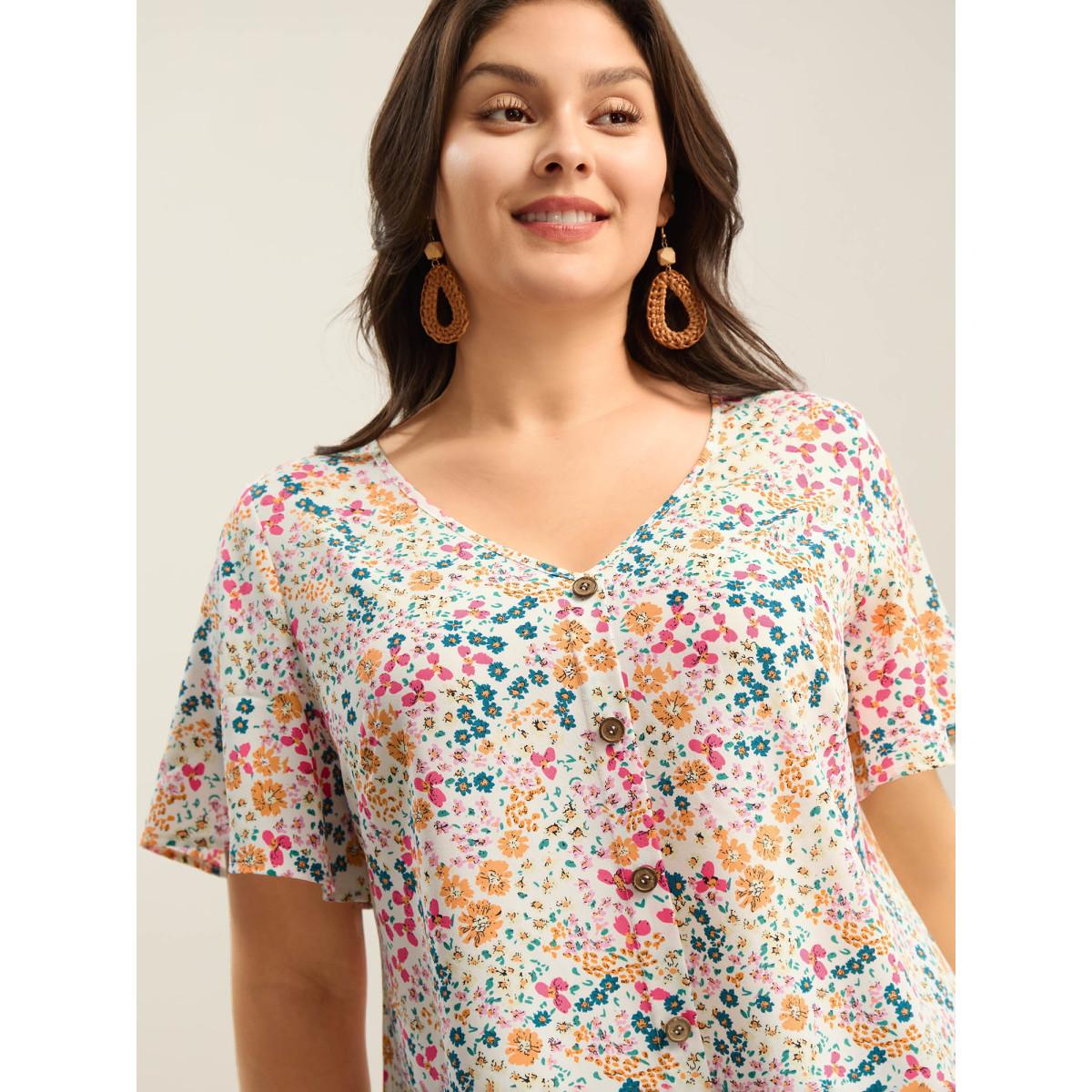 Plus Size Ivory Floral Print V-Neck Flowy Blouse Women Playful Short sleeve V-neck Vacation Blouses BloomChic 26/4X Product Image