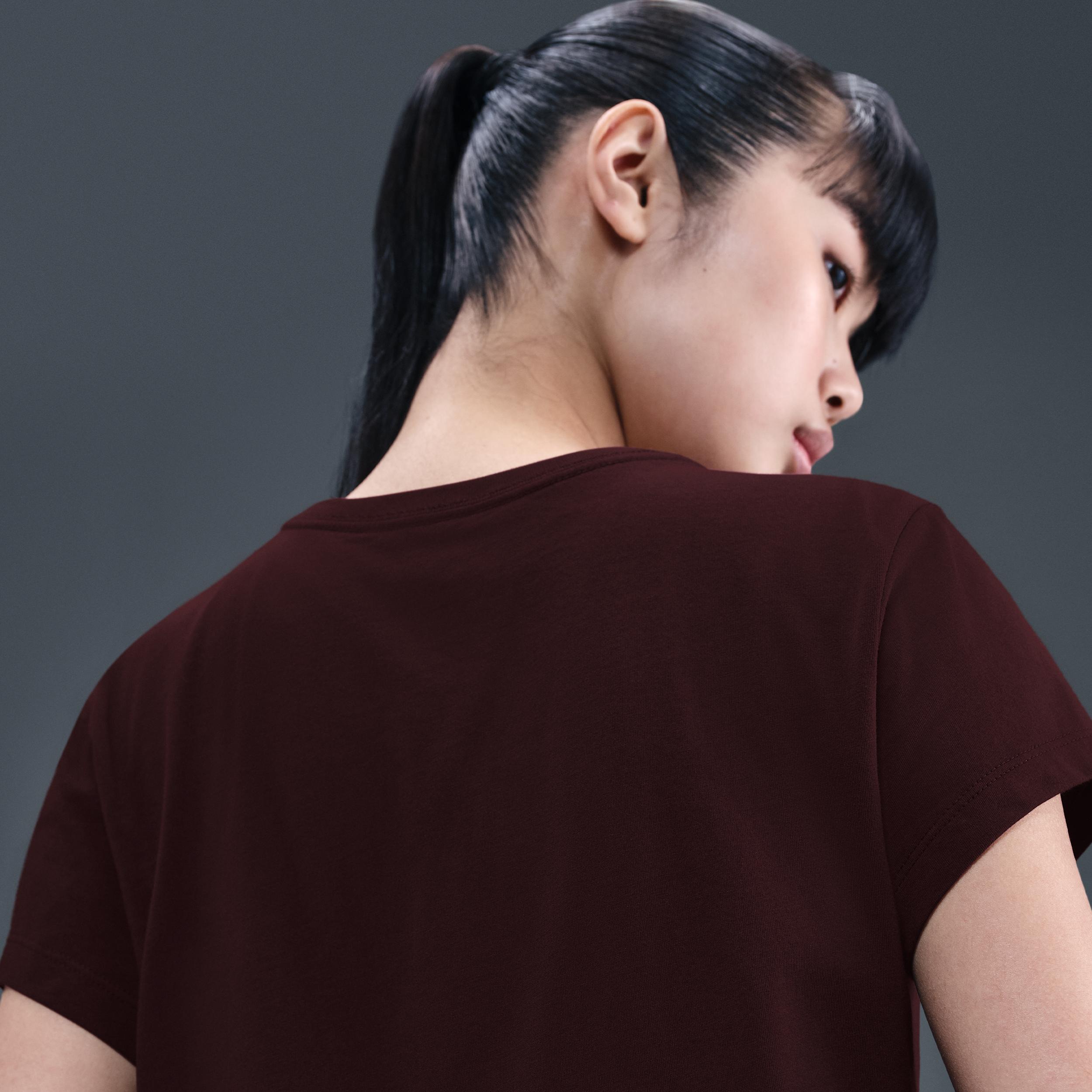 Womens Nike Sportswear Short-Sleeve Graphic T-Shirt | HV5002-652 Product Image