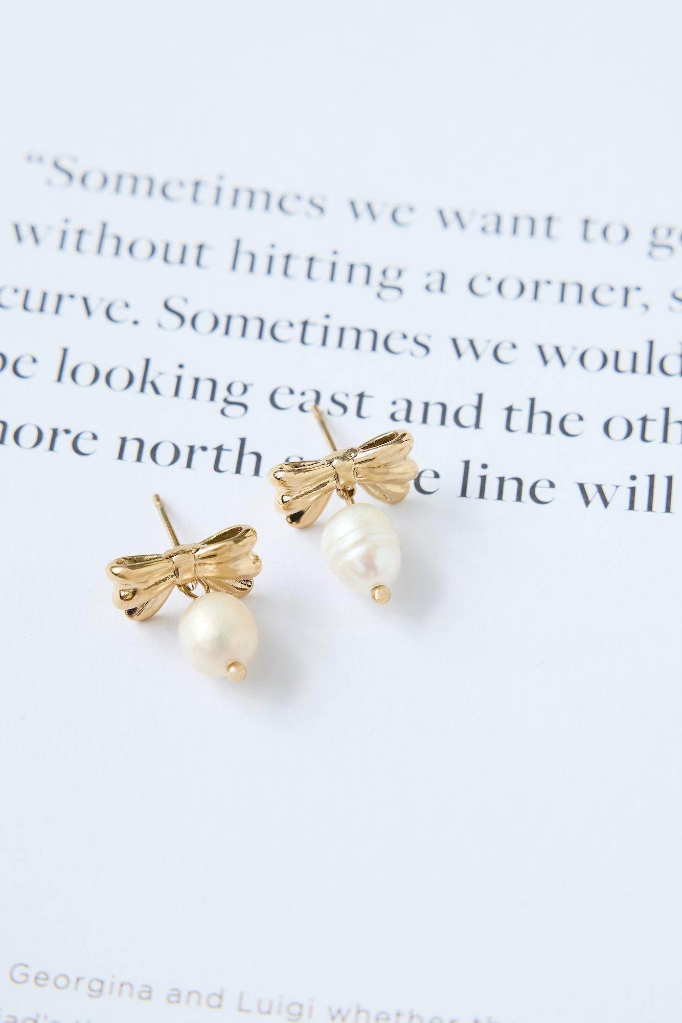 Wendy Earrings Gold Product Image