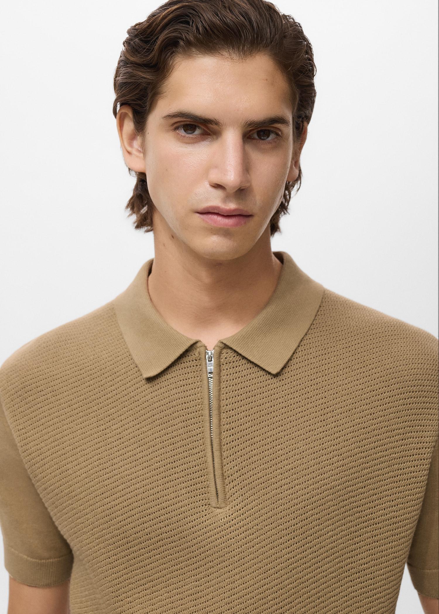 Openwork knitted polo shirt with zipper - Men | MANGO USA Product Image