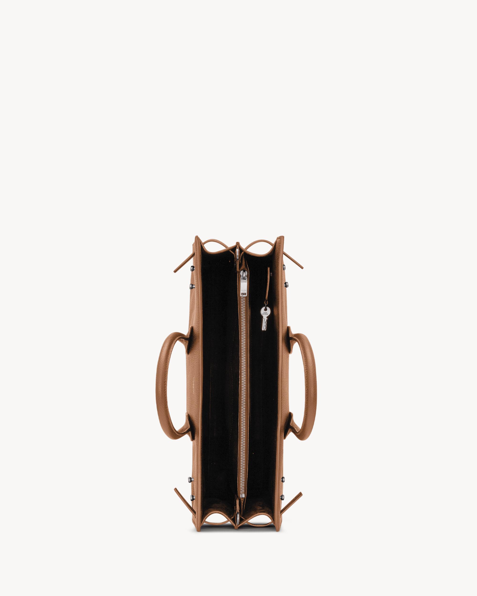 SAC DE JOUR thin large in grained leather Product Image
