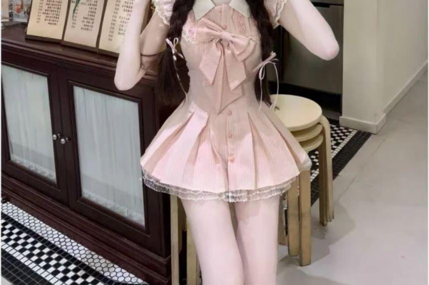 Sleeveless Collared Plain Bow Detail Romper Product Image