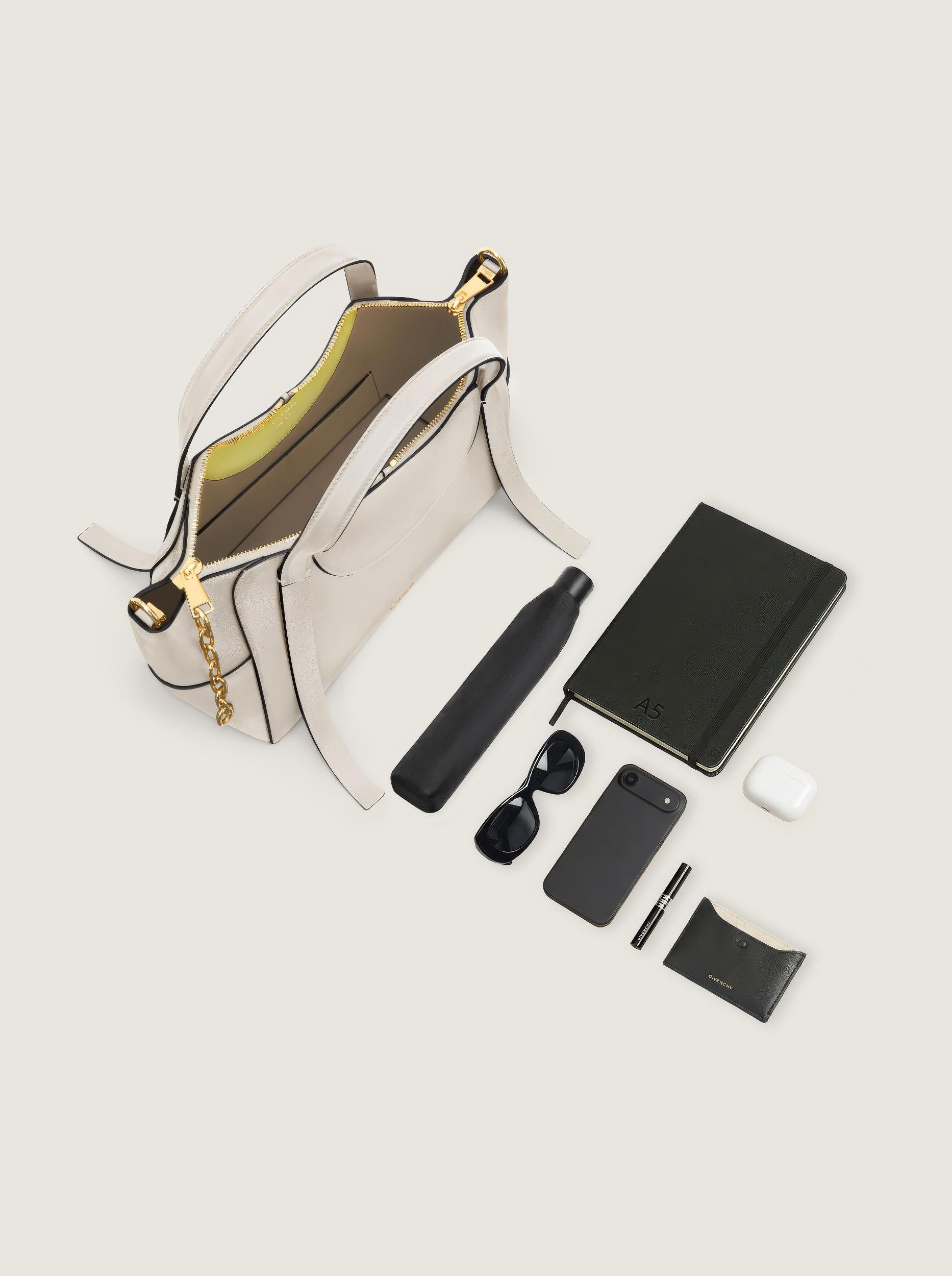 Medium The Snatch bag in grained leather Product Image