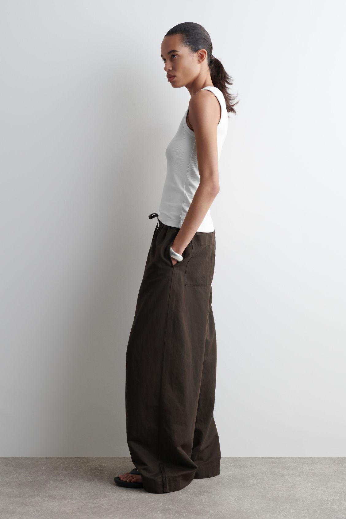 RIBBED SCOOP-NECK TANK TOP Product Image