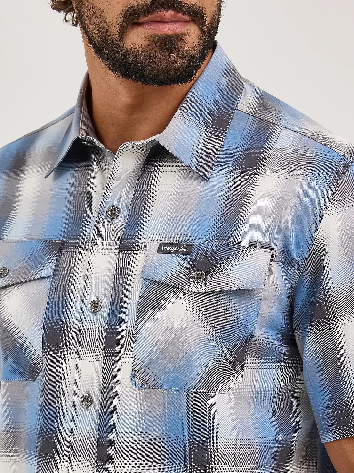 Men's Evergreen Short Sleeve Utility Shirt | Men's SHIRTS | Wrangler® Product Image