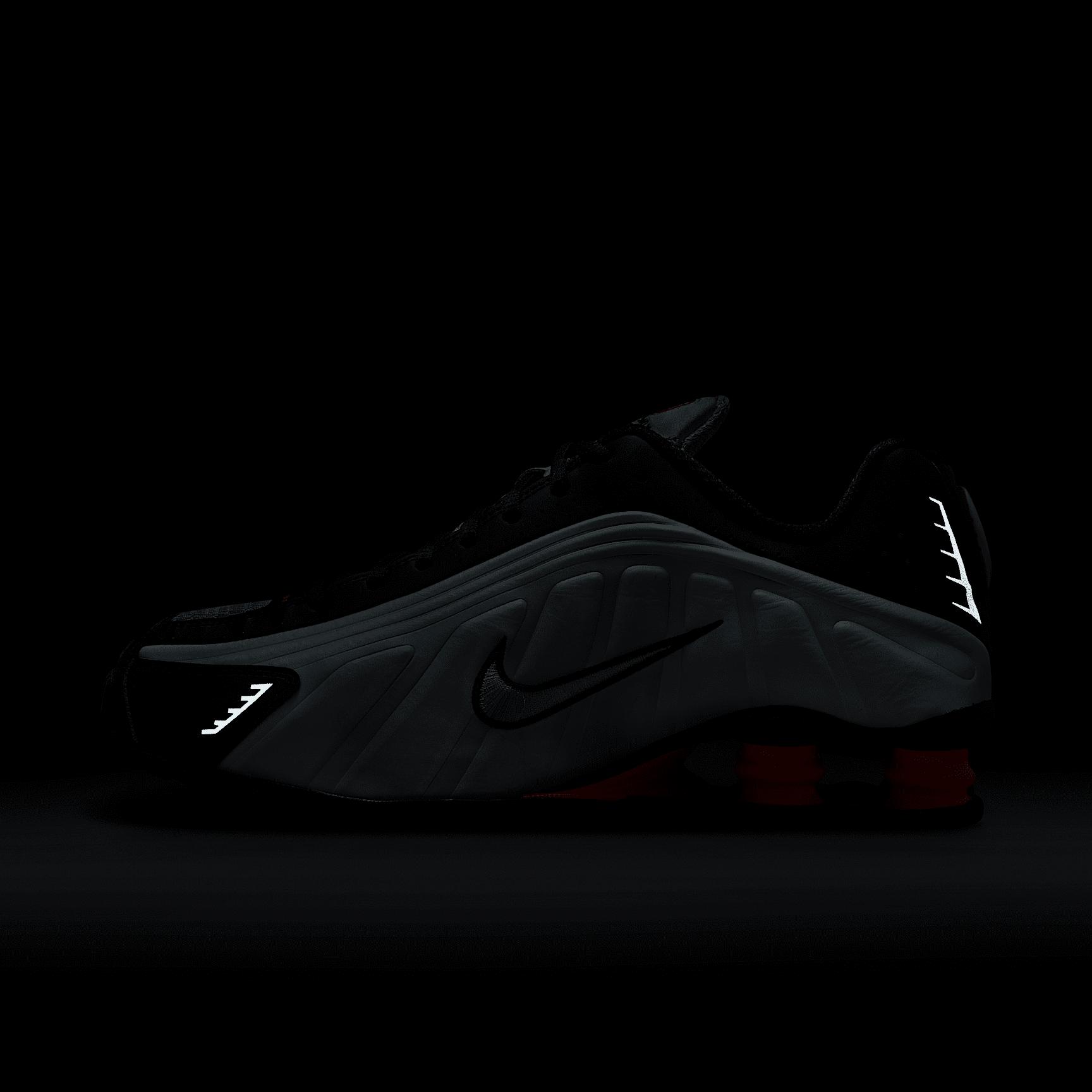 Nike Women's Shox R4 Shoes Product Image