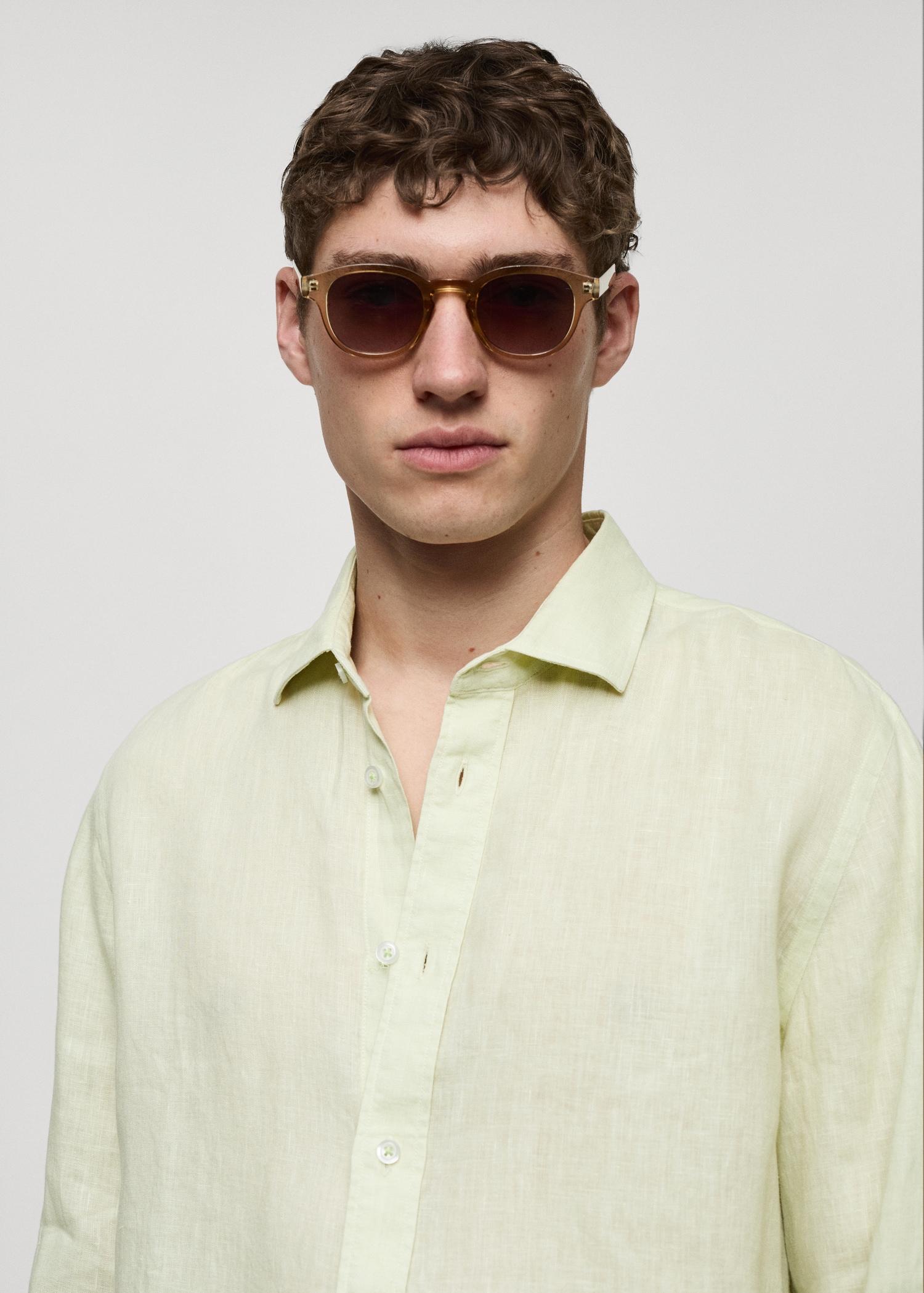 Classic fit 100% linen shirt - Men | MANGO USA Product Image