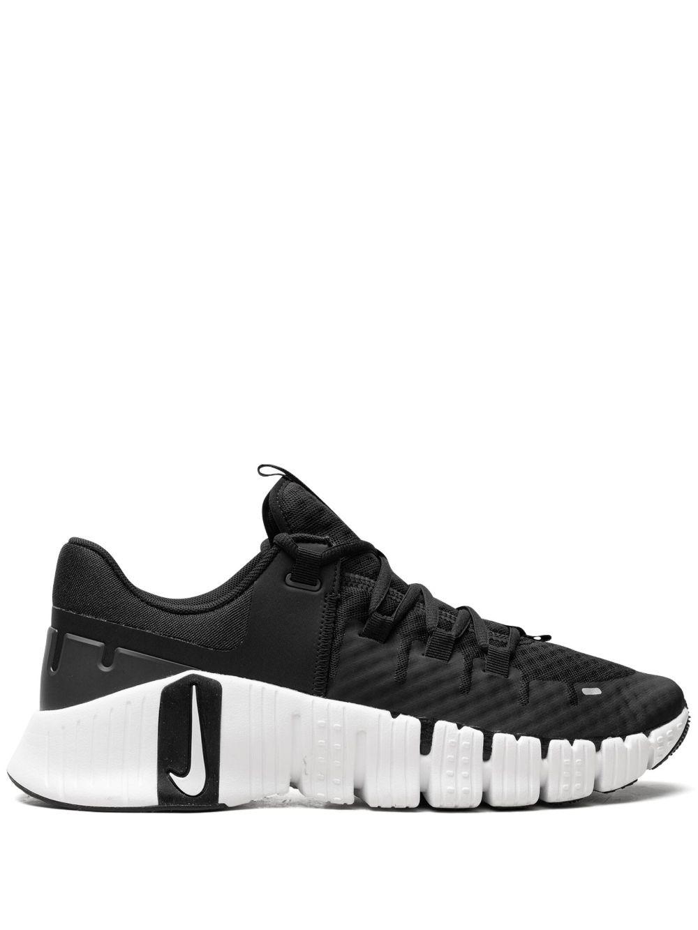 Free Metcon 5 "Black/White" sneakers Product Image