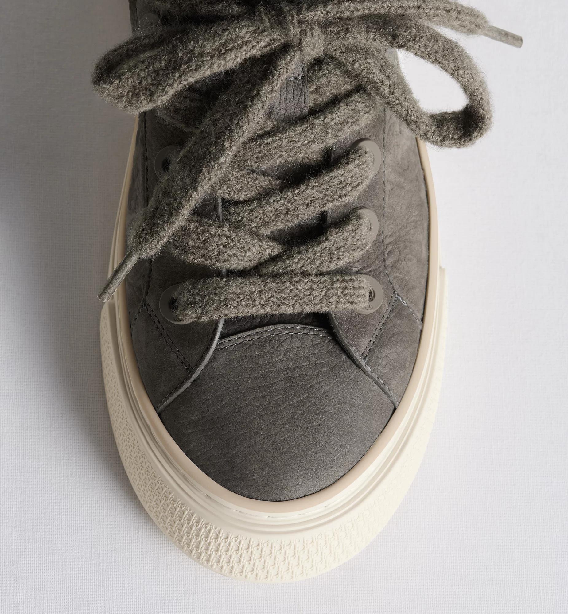 B33 Spin Sneaker Product Image