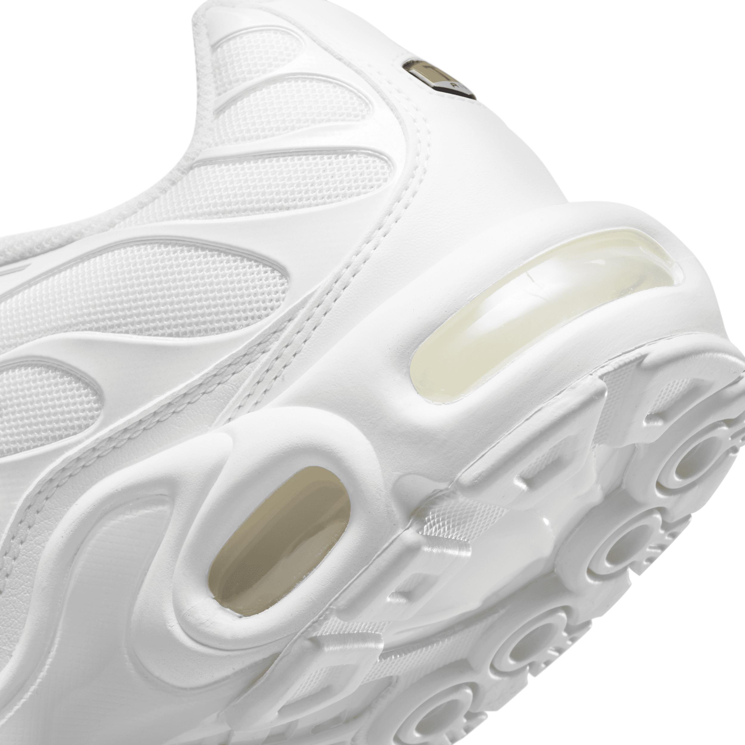 Nike Womens Air Max Plus Shoes | DM2362-100 Product Image