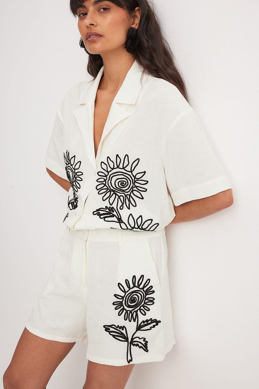 Embroidery Detail Mid Waist Shorts Product Image