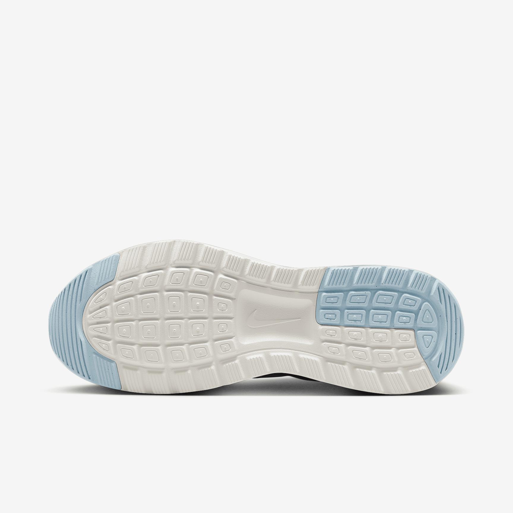 Nike Women's Air Max Nuaxis Shoes Product Image