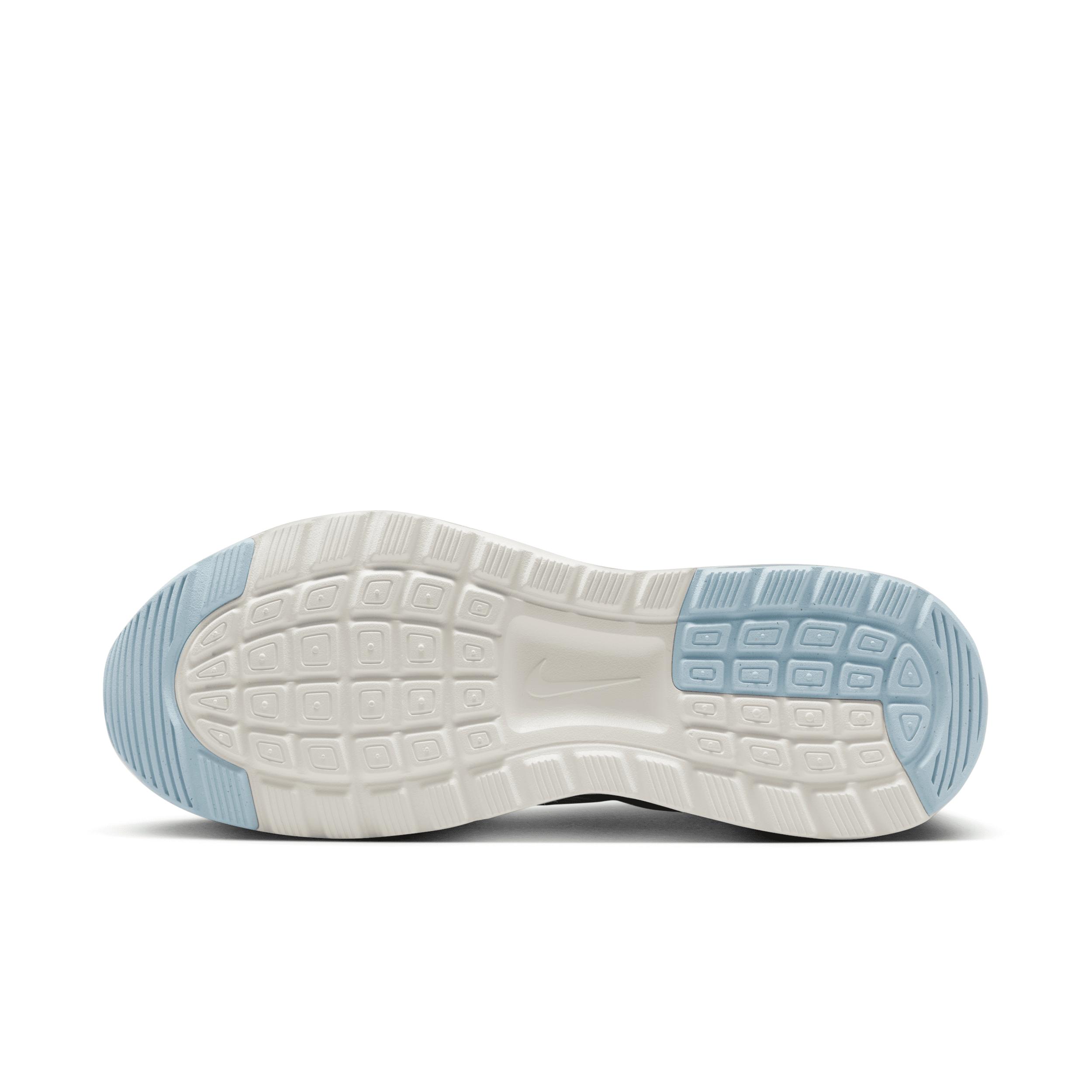 Nike Women's Air Max Nuaxis Shoes Product Image