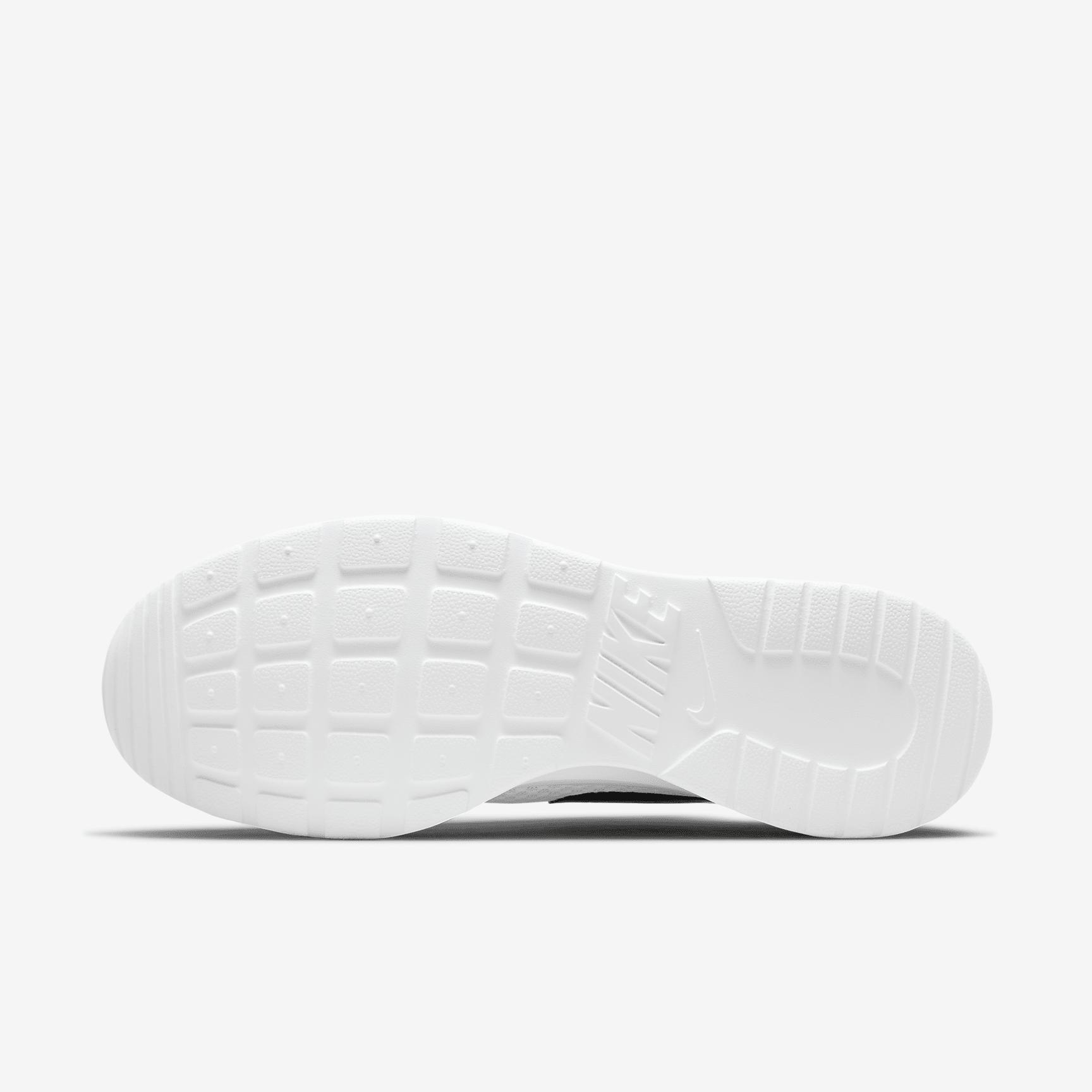 Nike Tanjun Men's Shoes Product Image