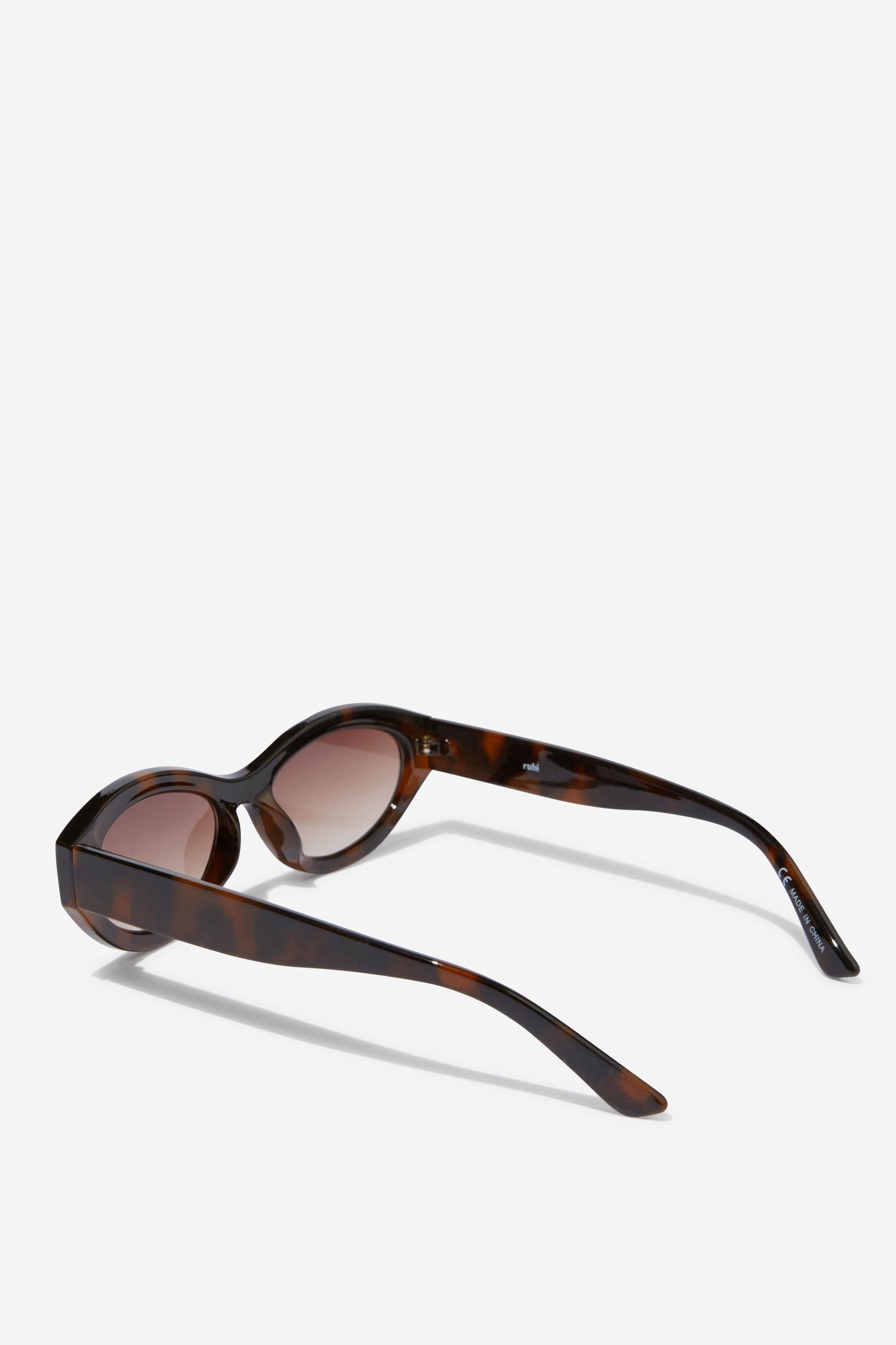 Eliza Subtle Cat Eye Sunglasses Product Image