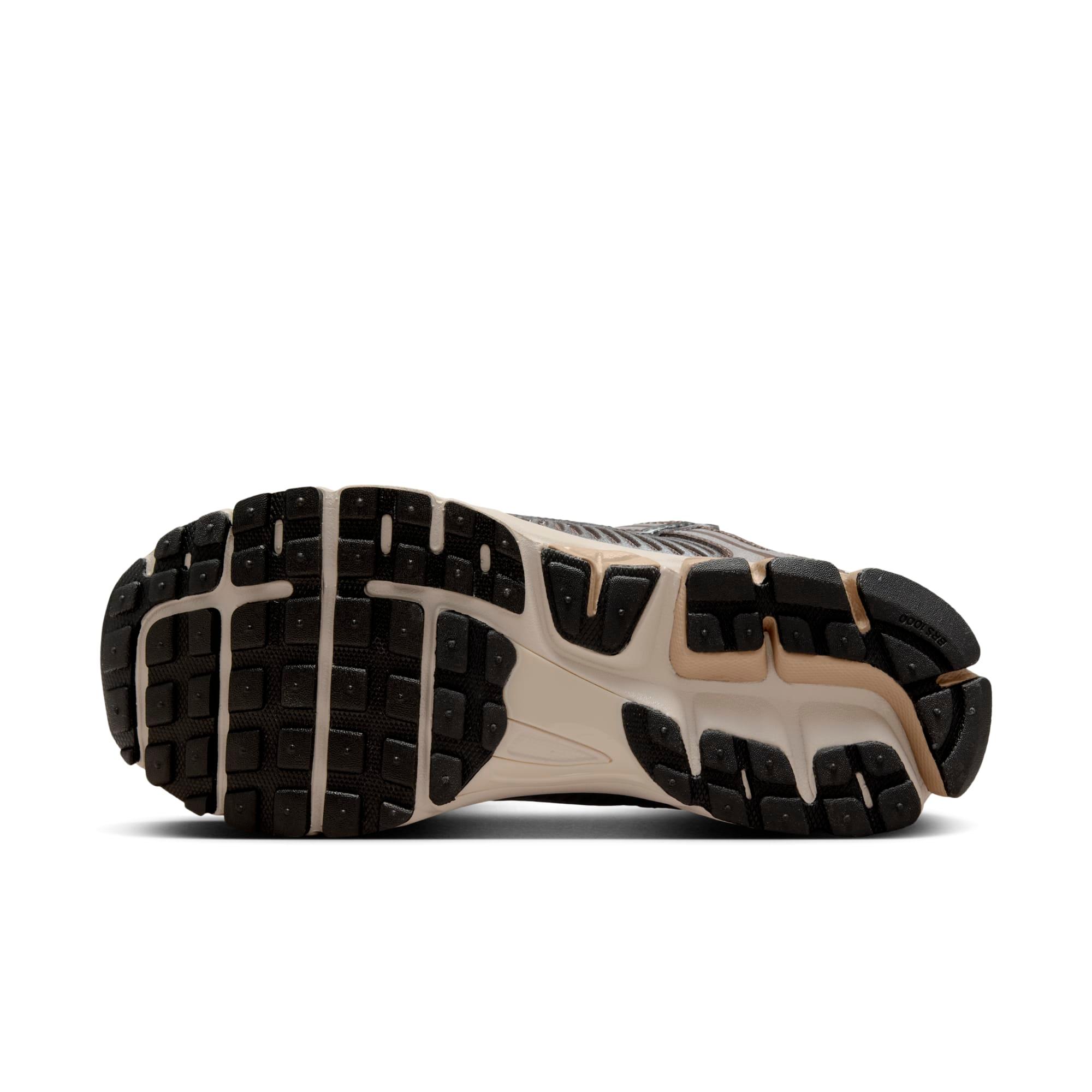 Nike Women's Zoom Vomero 5 Shoes Product Image