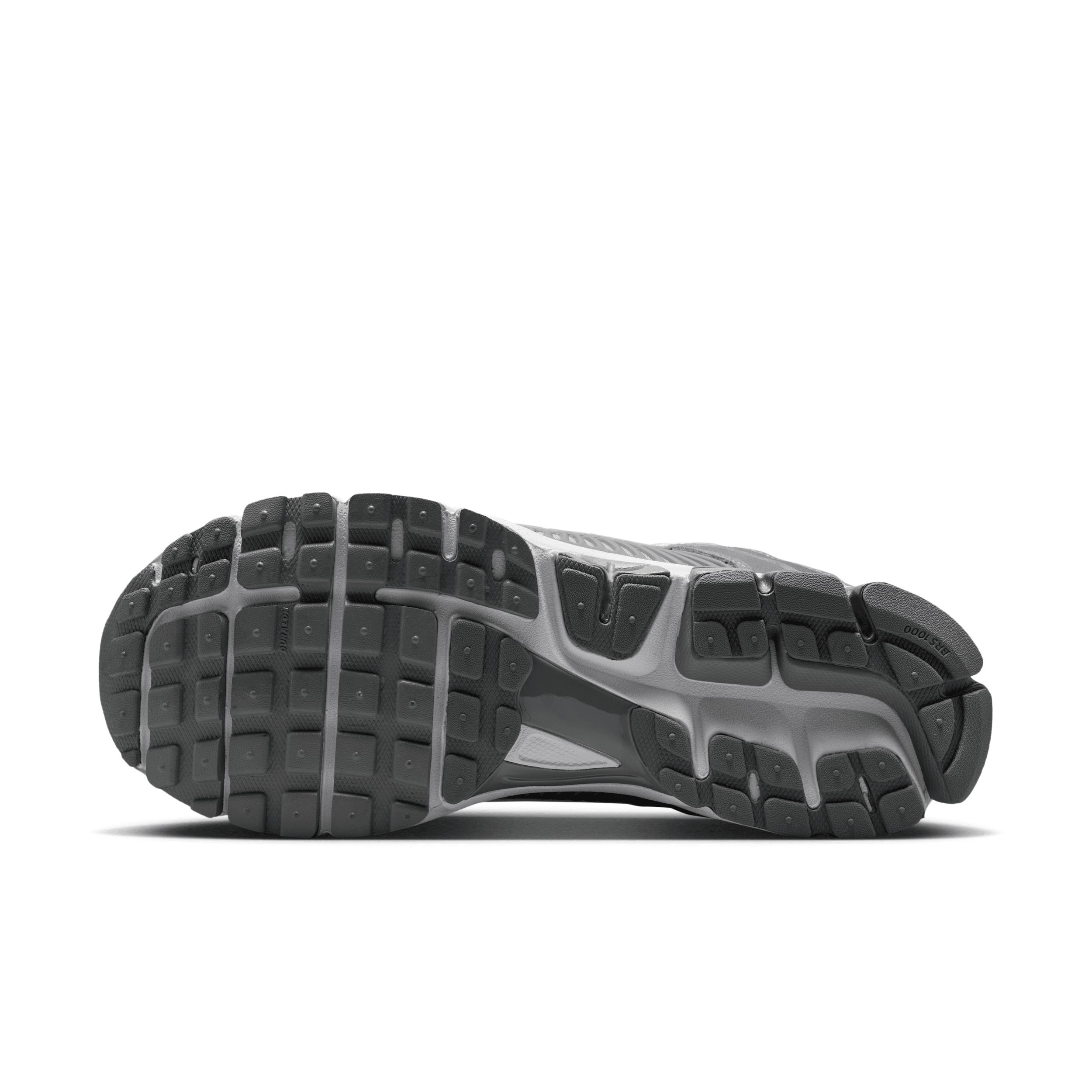 Nike Men's Zoom Vomero 5 Shoes Product Image