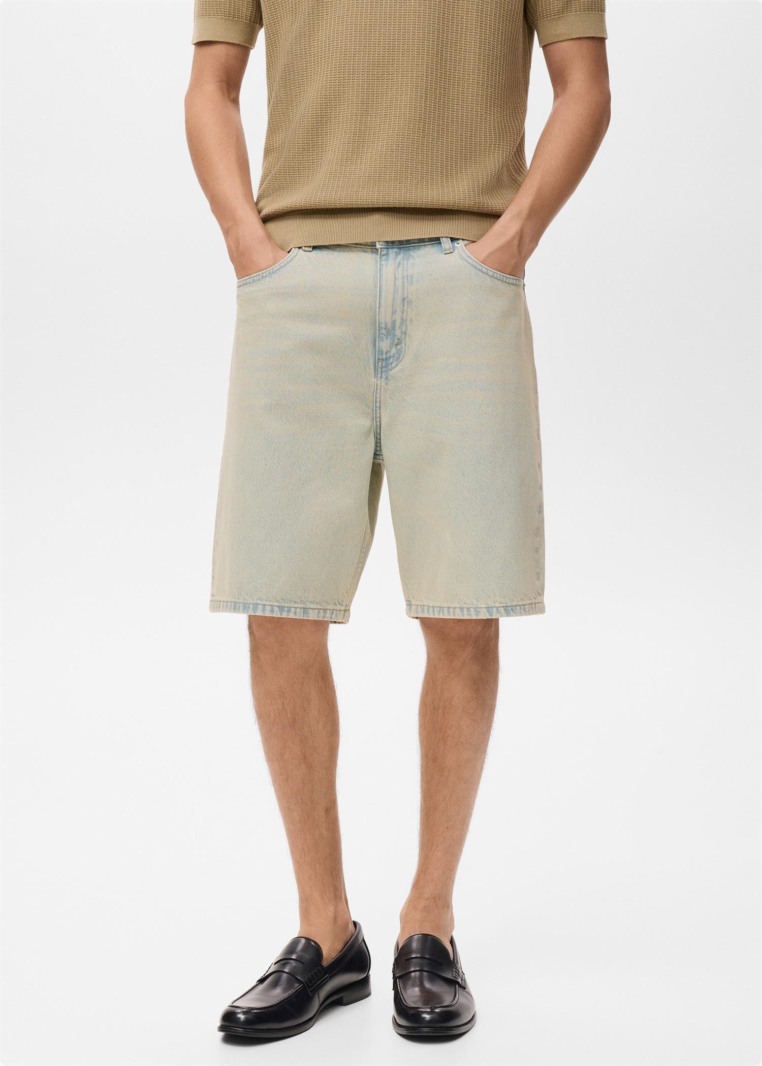 Denim relaxed-fit bermuda shorts - Men | MANGO USA Product Image