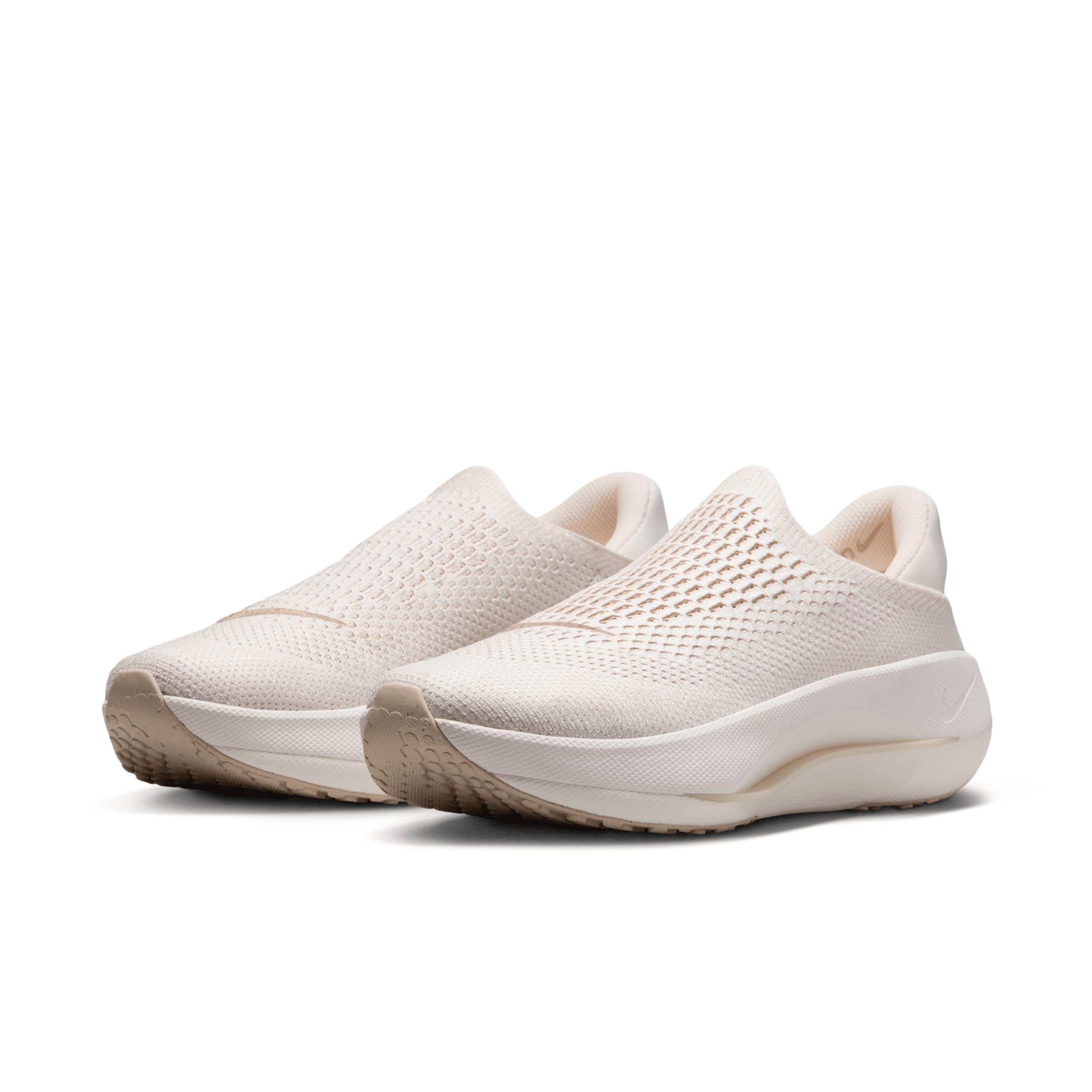 Nike Women's Reina EasyOn Shoes Product Image
