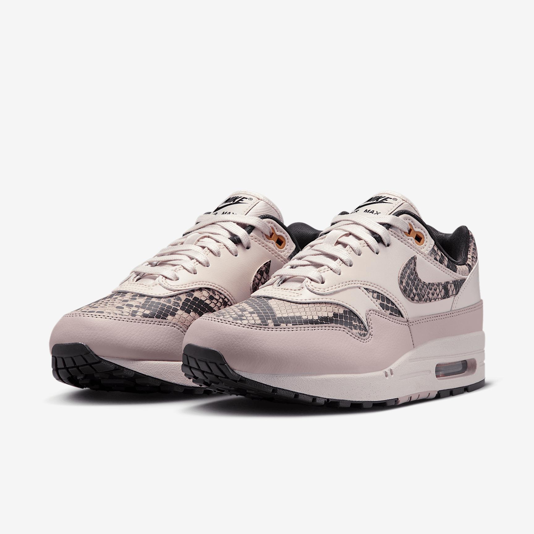 Nike Womens Air Max 1 87 Shoes | HF5338-100 Product Image