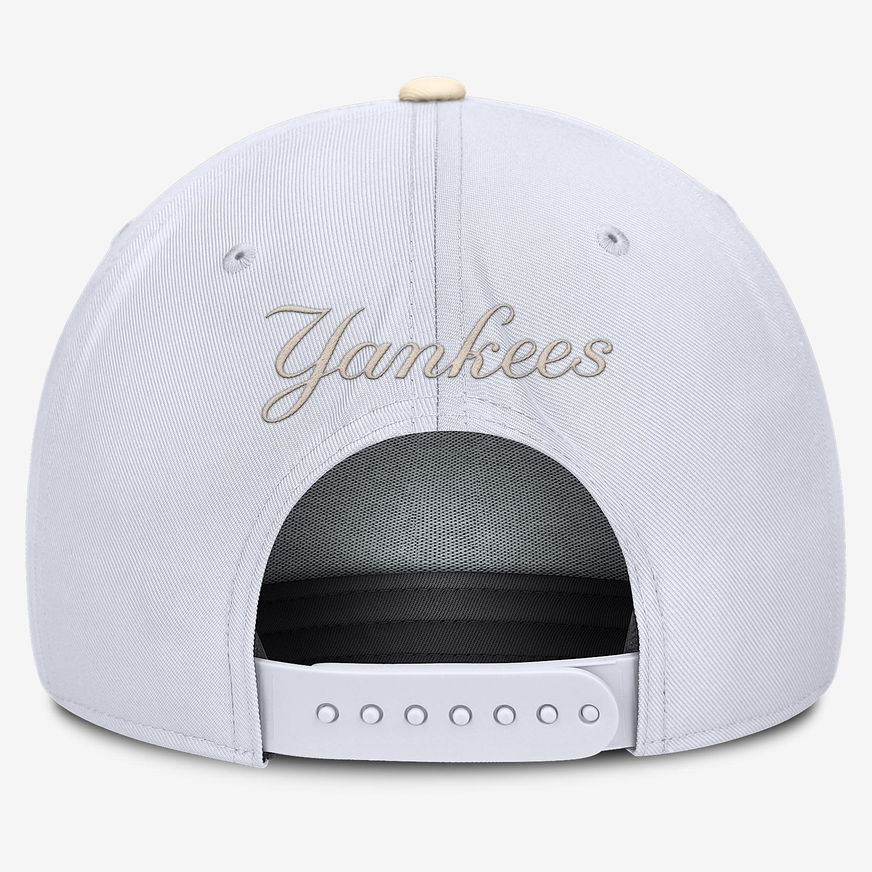 New York Yankees Pro Mens Nike Mens AeroBill MLB Adjustable Hat | NB510H38NK-LZM Product Image