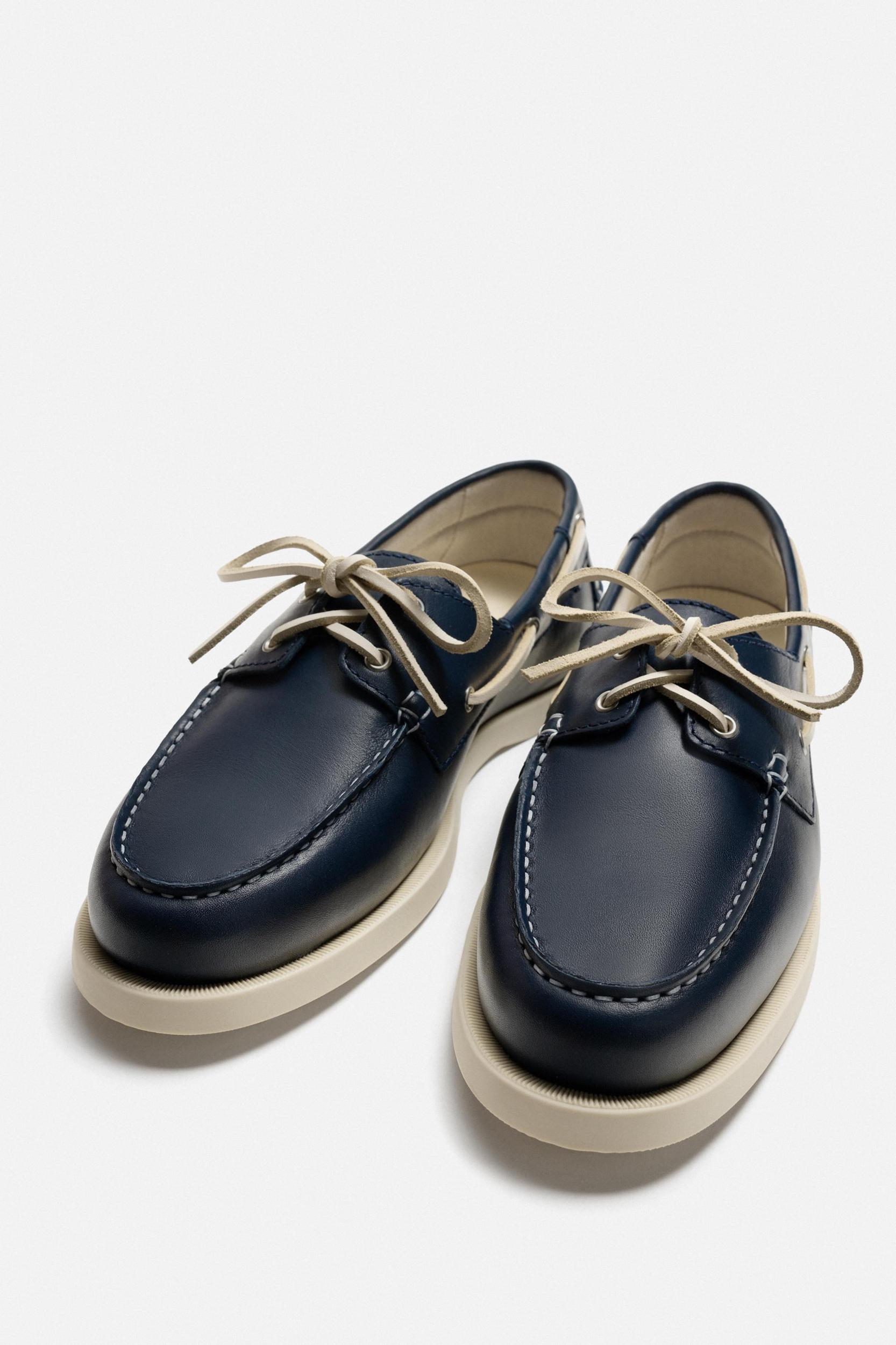 LEATHER DECK SHOES Product Image