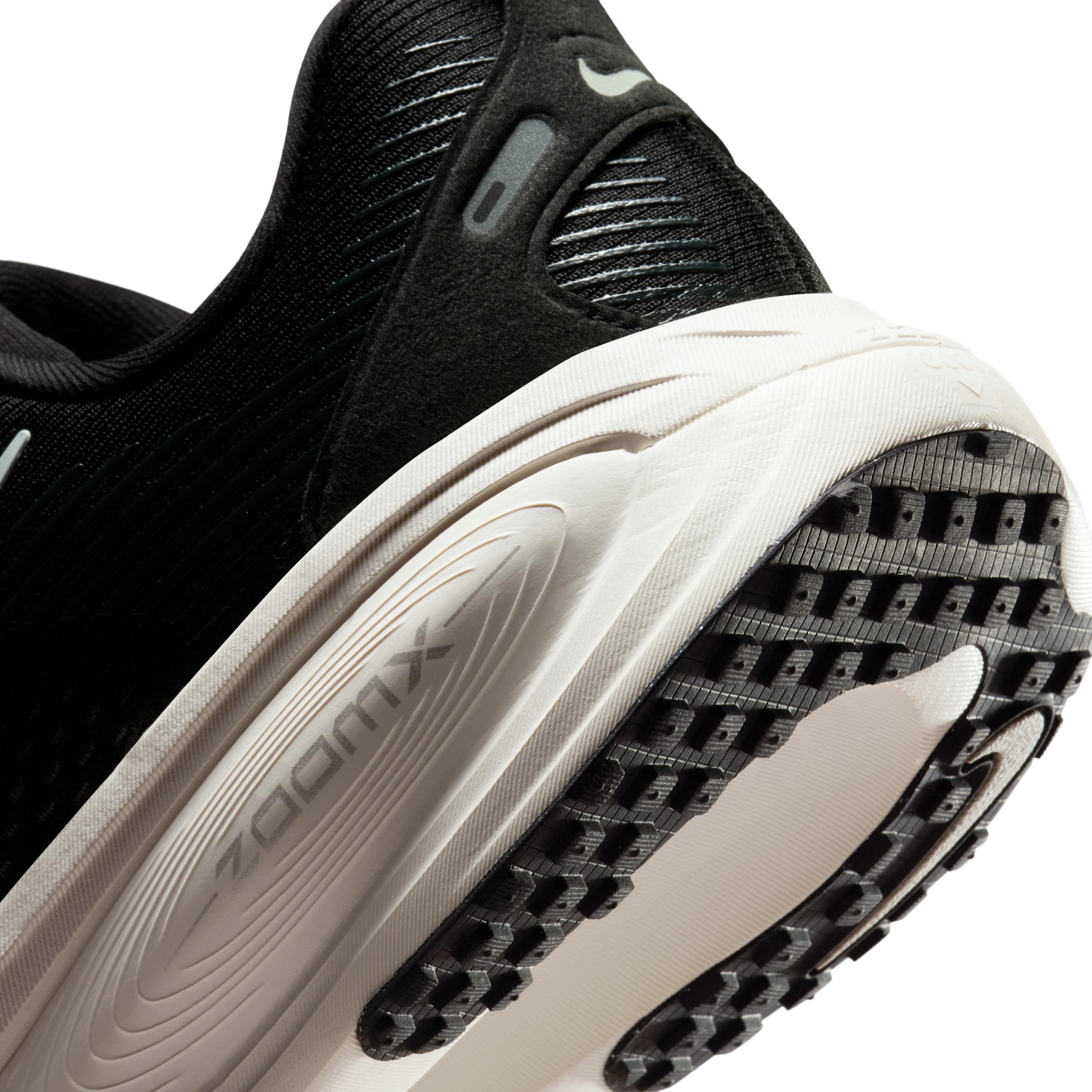 Nike Women's Vomero 18 Road Running Shoes (Extra Wide) Product Image