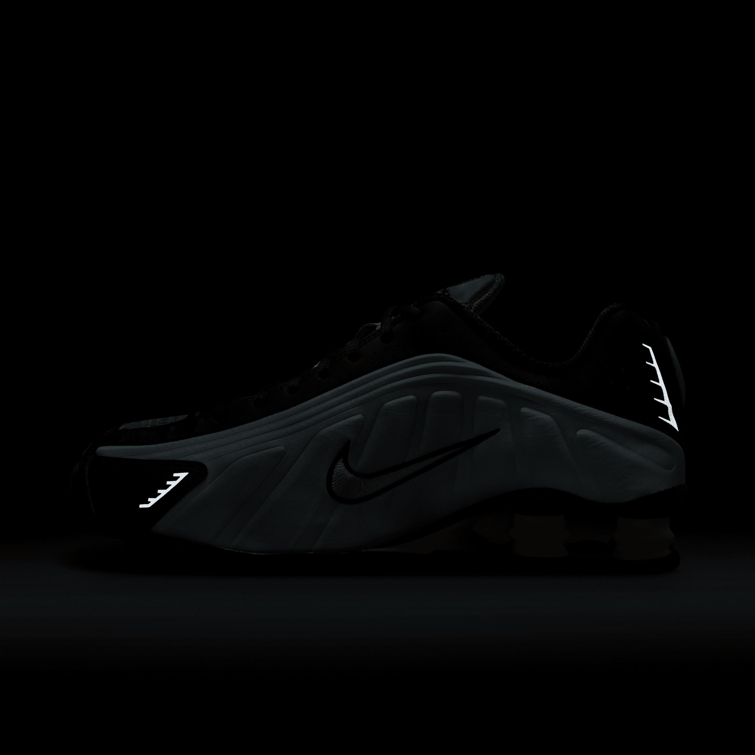 Nike Women's Shox R4 Shoes Product Image