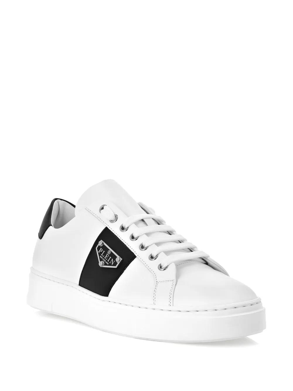 logo-plaque leather sneakers Product Image