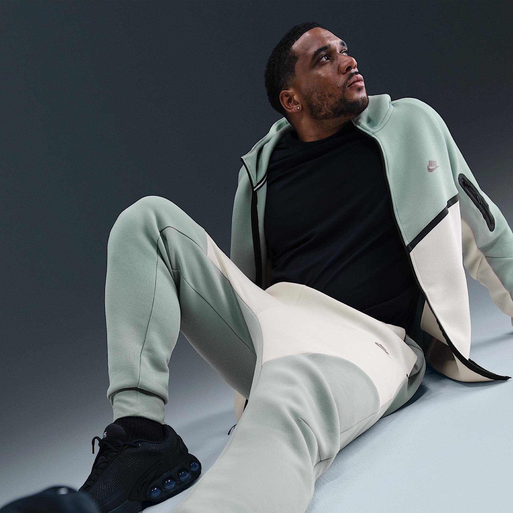 Nike Men's Tech Fleece Jogger Pants Product Image