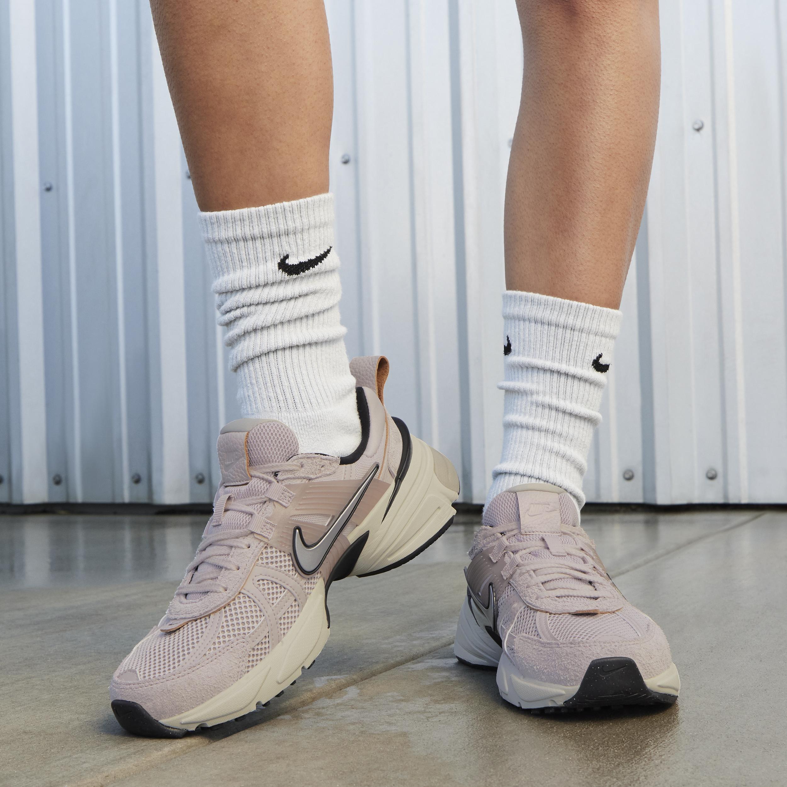 Nike Womens V2K Run Shoes | FN6703-001 Product Image
