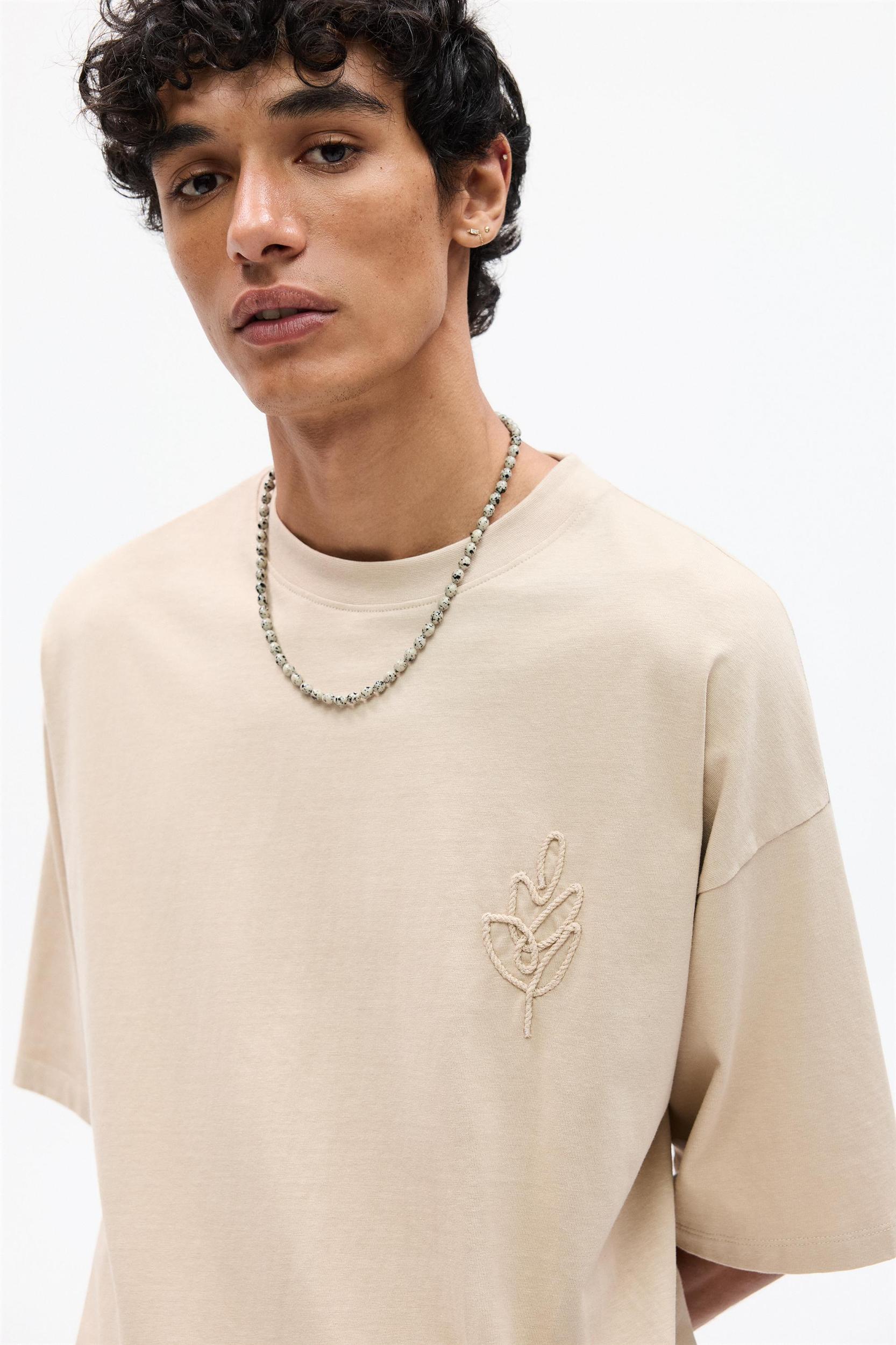 T-shirt with nature embroidery Product Image