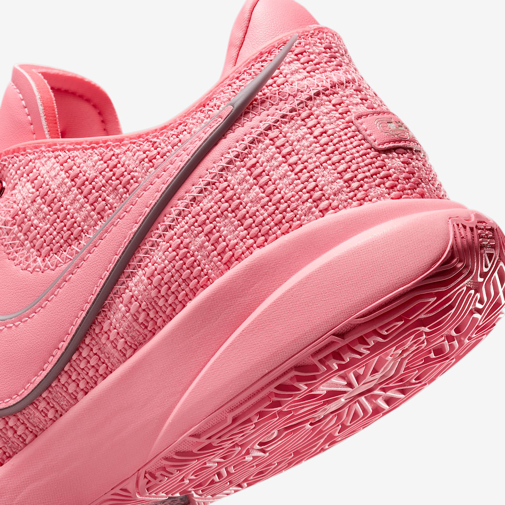 Nike Men's LeBron 20 Basketball Shoes Product Image