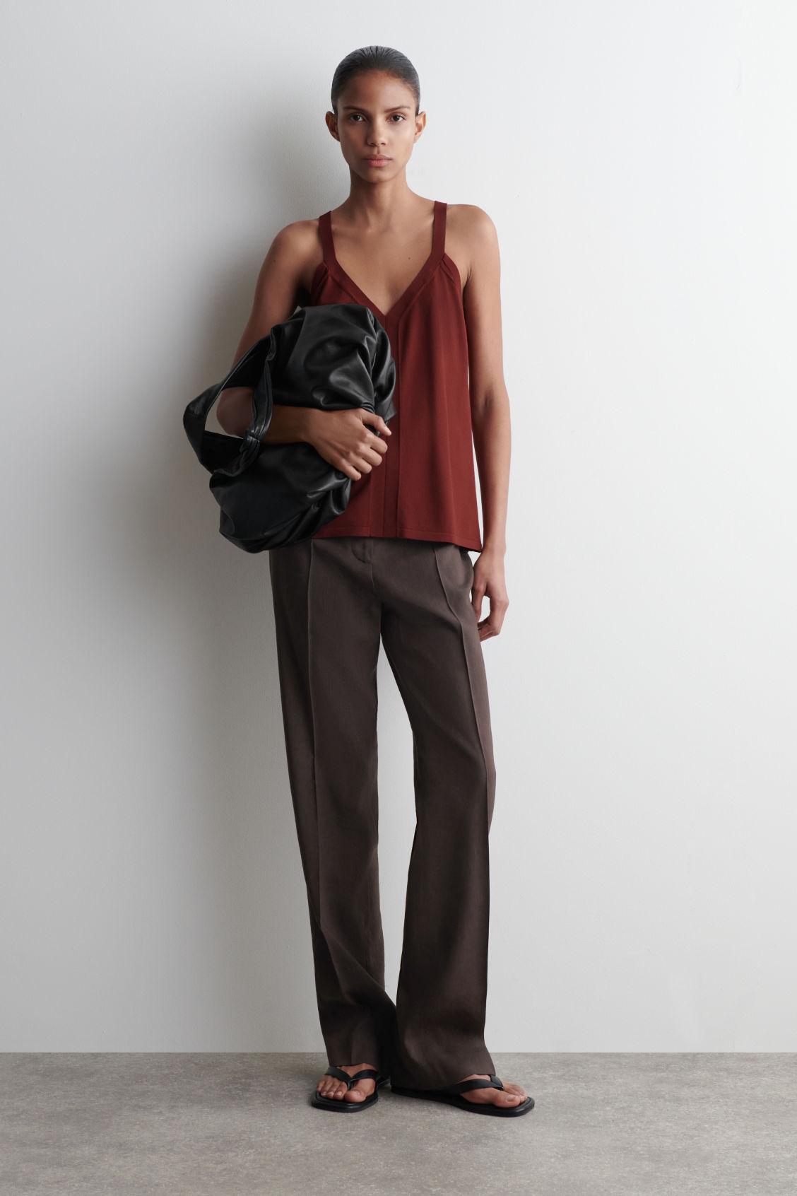 KNITTED V-NECK TANK TOP Product Image