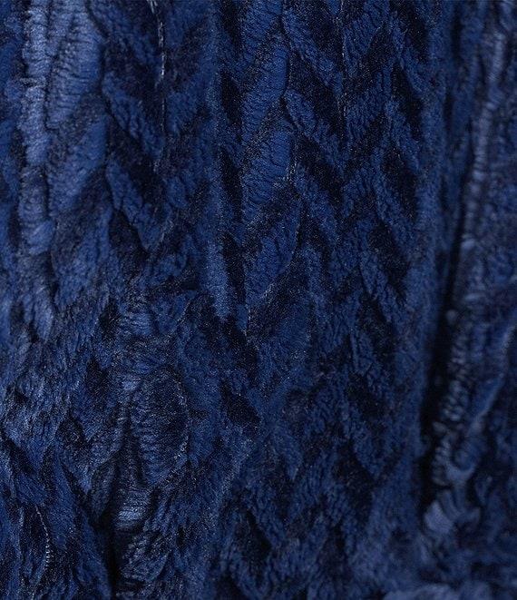 Roundtree & Yorke Plush Shawl Collar Solid Robe Product Image