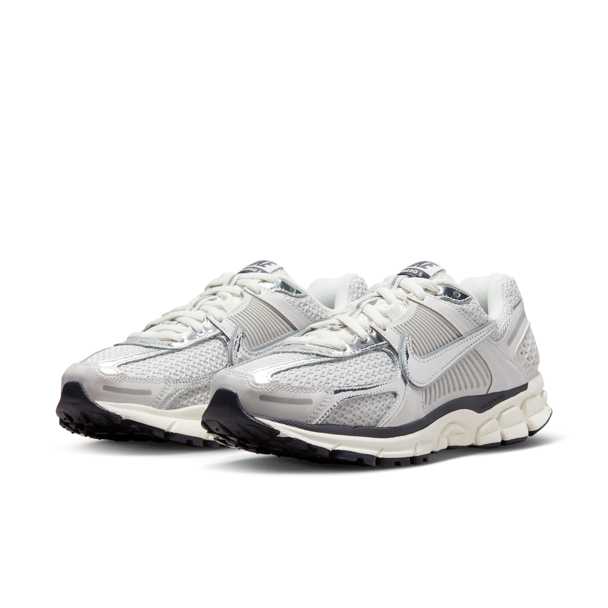 Nike Womens Zoom Vomero Shoes | FD0884-025 Product Image