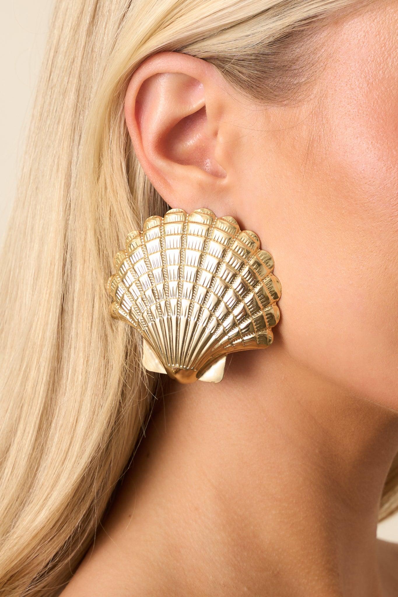 On A Beach Somewhere Gold Seashell Earrings Product Image
