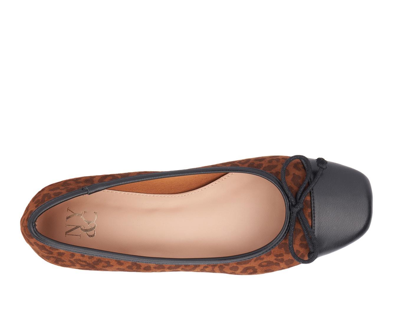 Women's New York and Company Patricia Flats Product Image